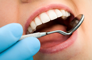 Cosmetic Dentist in Reseda 